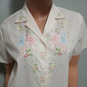 Vintage Daffodil Hand Embroidered Chrysanthemum Flowers Short Sleeve Blouse